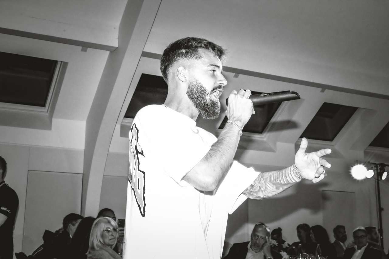 Brebo, Chanteur